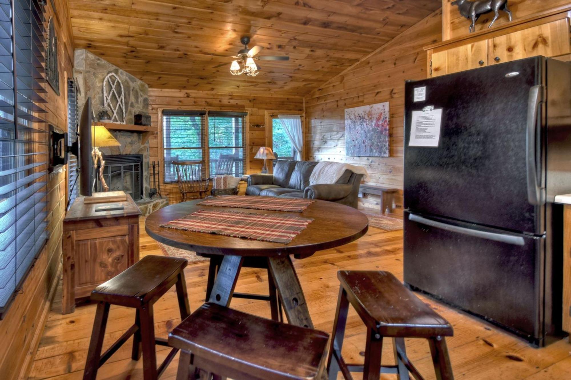 Bearfoot Ridge Wood-Burning Fireplace Cozy Hot Tub Serene Views Ellijay Exterior foto